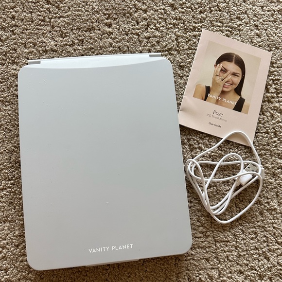 VANITY PLANET Pose LED Travel Mirror - Picture 4 of 6